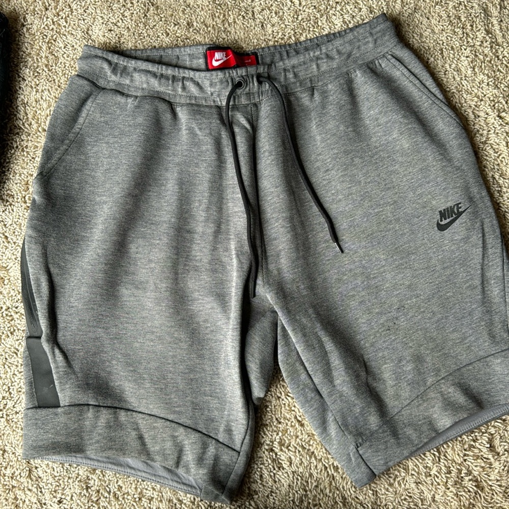 Men’s large NIKE SPORTSWEAR TF TECH FLEECE SHORTS grey